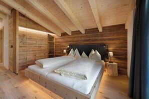 2 bedrooms, free WiFi, bed sheets, wheelchair access - Apartment "Leierhof Brimella" with Mountain View, Pool, Sauna, Balcony & Garden (Rodeneck)