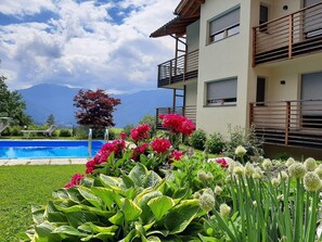 Pool - Apartment "Leierhof Wicky" with Mountain View, Wi-Fi, Balcony & Garden (Rodeneck)