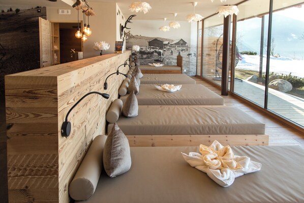 Spa - Apartment "Leierhof Wicky" with Mountain View, Wi-Fi, Balcony & Garden (Rodeneck)