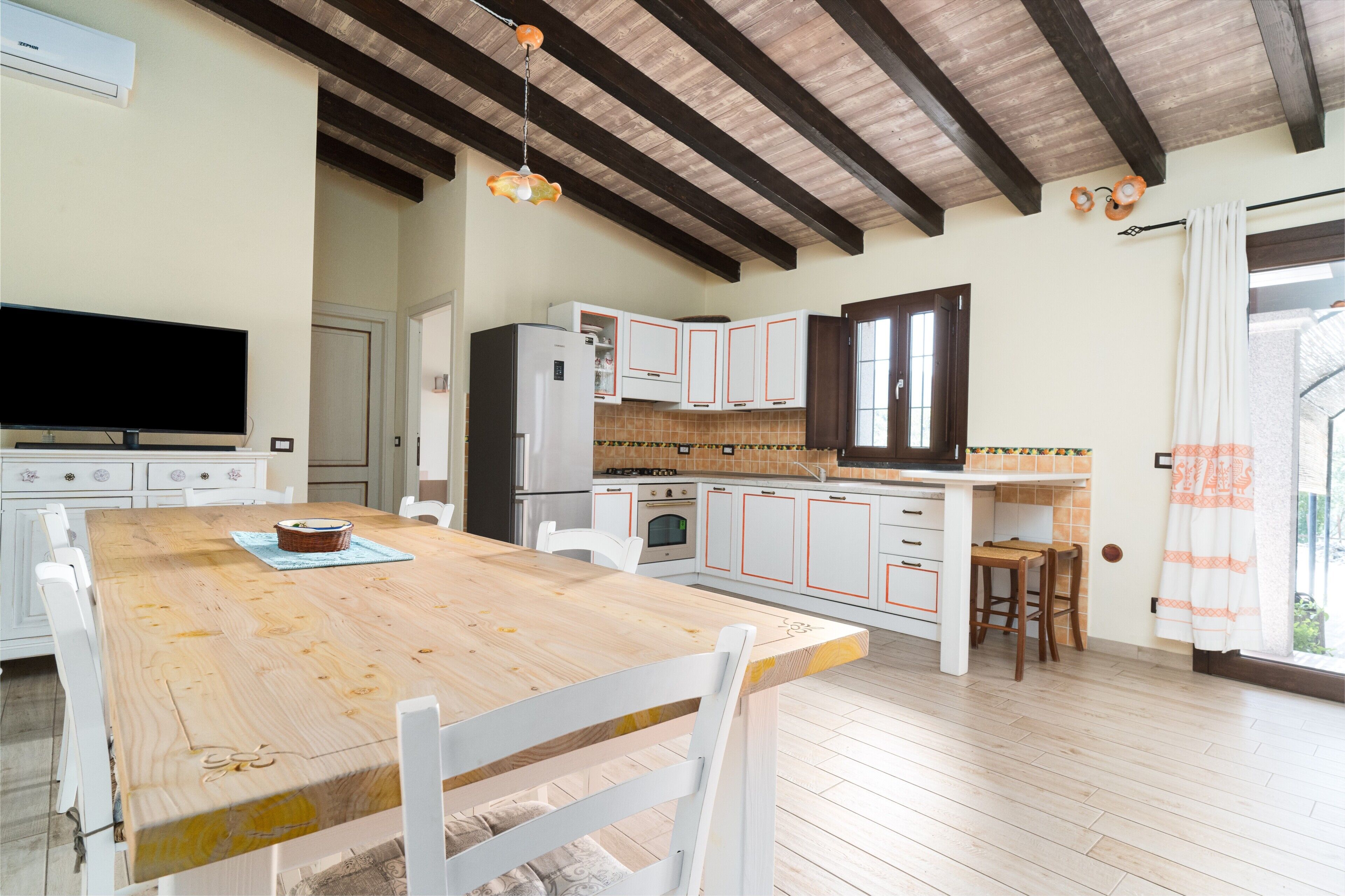 Frigorifero, forno, piano cottura, lavastoviglie