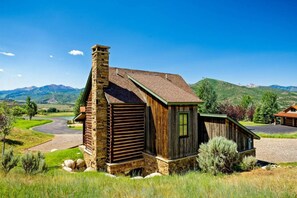 Exterior - Monthly Rates! Cozy Cabin Getaway Near Aspen & Snowmass, Wood Stove, Stunning View, Master Bdrm AC (Woody Creek)