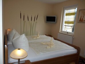 2 Schlafzimmer, Reisekinderbett, WLAN, Bettwäsche