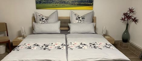 2 chambres, lit de bébé portatif, Wi-Fi, literie fournie