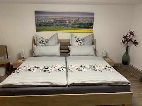 2 bedrooms, travel cot, WiFi, bed sheets. Apartment Helga in Süptitz - Apartment Helga and Heinz in Süptitz