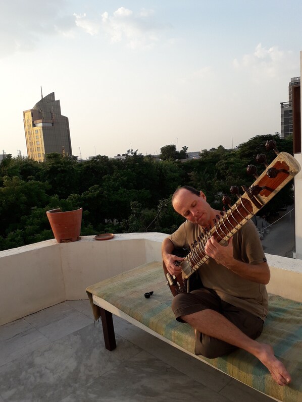 المنطقة المحيطة بالمنشأة