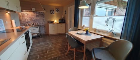 Geladeira, micro-ondas, fogão, lava-louças