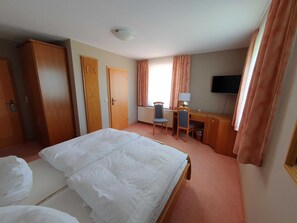 1 slaapkamer, een bureau, wifi, beddengoed