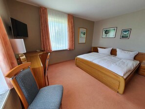 1 Schlafzimmer, Schreibtisch, WLAN, Bettwäsche