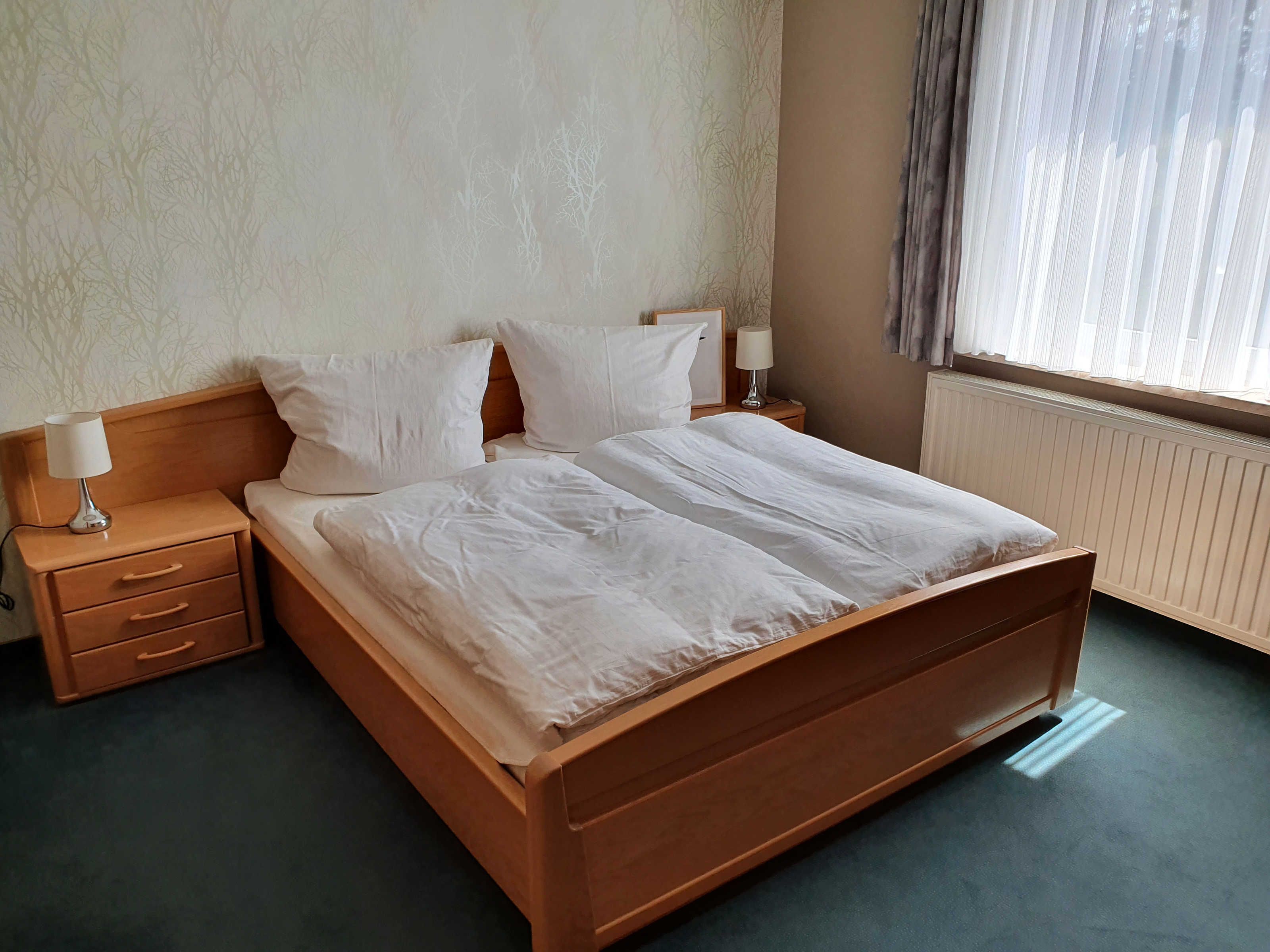 1 slaapkamer, een bureau, wifi, beddengoed