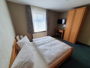 1 makuuhuone, työpöytä, Wi-Fi, vuodevaatteet