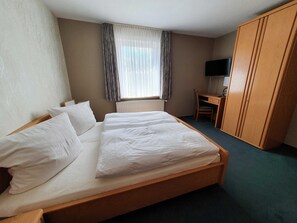 1 Schlafzimmer, Schreibtisch, WLAN, Bettwäsche