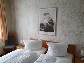 1 makuuhuone, työpöytä, Wi-Fi, vuodevaatteet