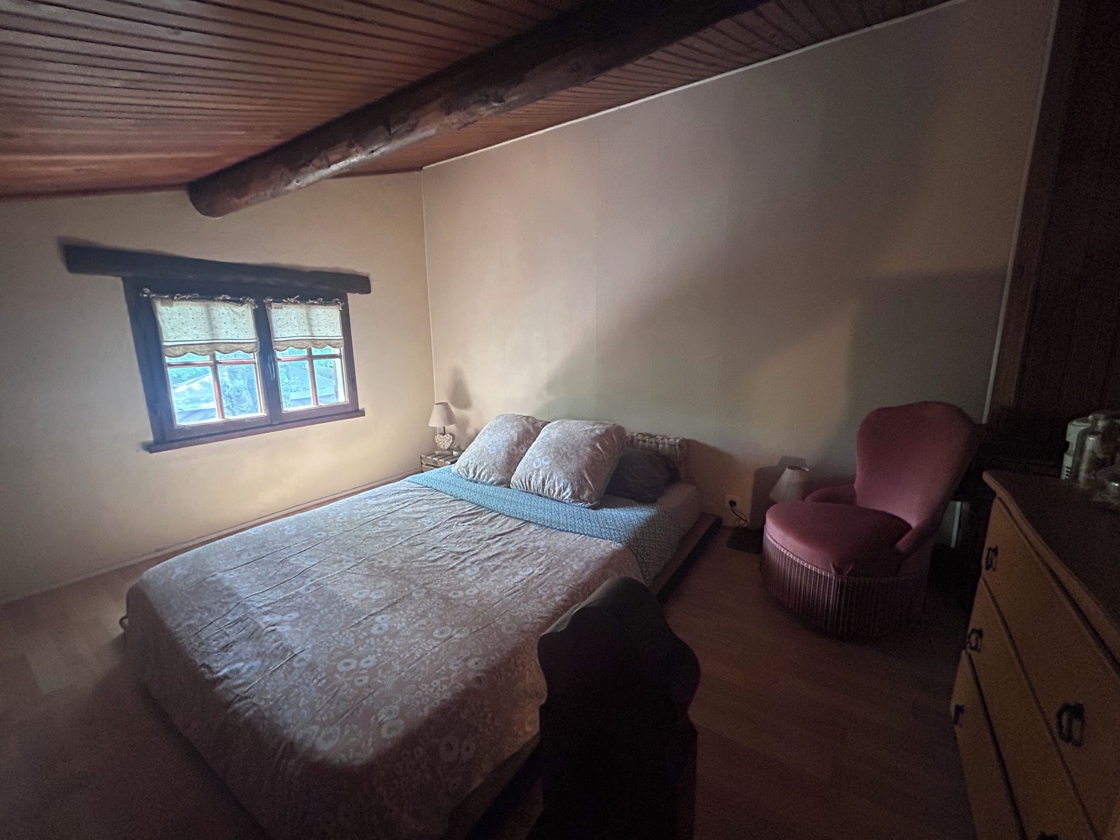 1 bedroom, bed sheets