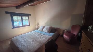 1 bedroom, bed sheets