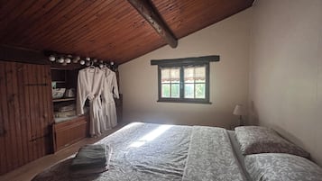 1 bedroom, bed sheets