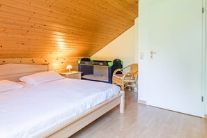 2 bedrooms, travel crib, WiFi, bed sheets
