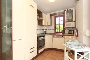 Fridge, microwave, dishwasher, coffee/tea maker