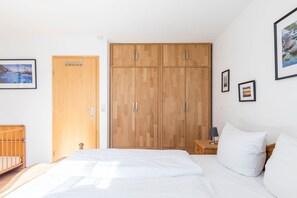 3 quartos, cofres nos quartos, berço de viagem, Wi-Fi