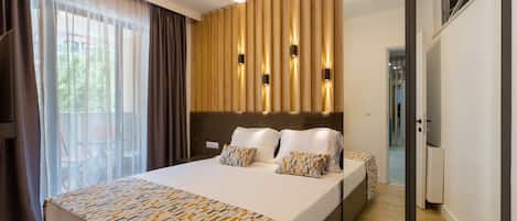 Appartement Deluxe, 2 chambres, vue ville | Couette en duvet d'oie, matelas mémoire de forme