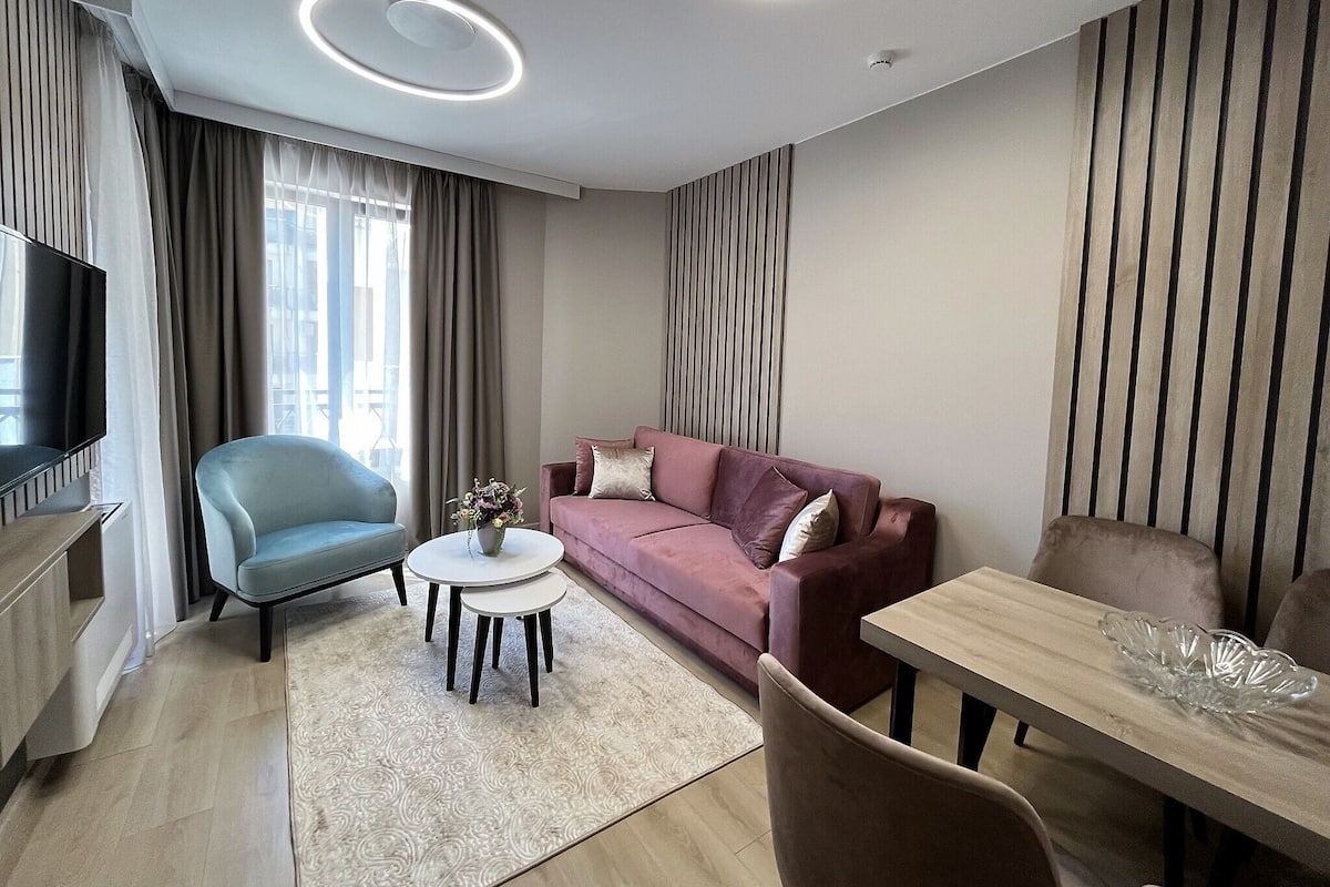 Standard Apartment | Private kitchen | Mini-fridge, microwave, stovetop, electric kettle