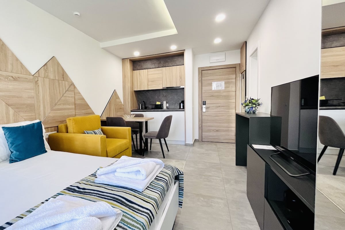 Studio | 1 bedroom, down comforters, memory foam beds, in-room safe