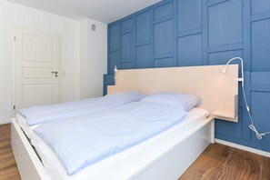 2 bedrooms, travel cot, WiFi