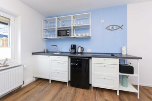 Fridge, microwave, coffee/tea maker, electric kettle