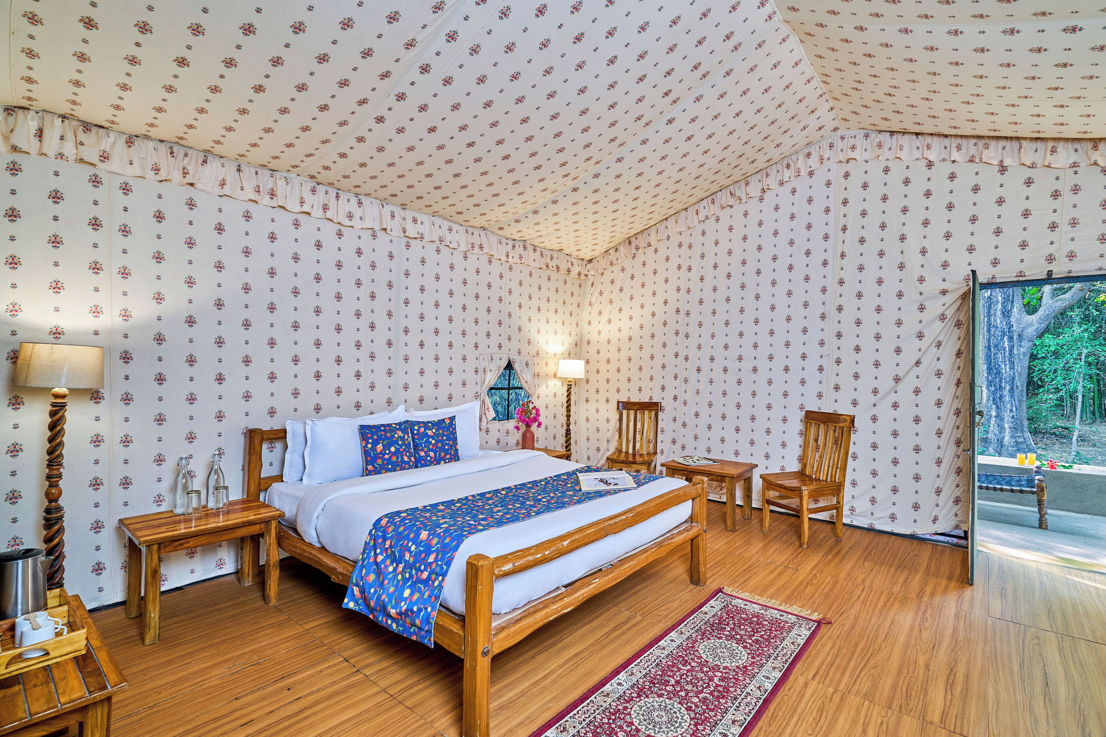 Superior Luxury Tent | Minibar, coffre-fort, bureau, rideaux d’obscurcissement