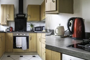 Kjøleskap, mikrobølgeovn, ovn og kokeplater