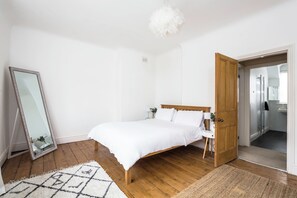 2 soverom, strykejern/-brett, reiseseng for barn og wi-fi (inkludert)