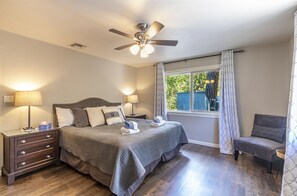 3 bedrooms, iron/ironing board, travel crib, WiFi - Starry Pines- Hot Tub! (Oakhurst)