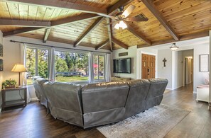 TV, foosball - Starry Pines- Hot Tub! (Oakhurst)