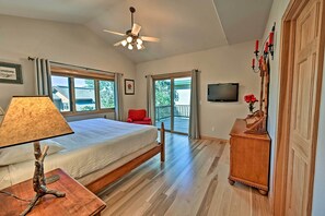 4 bedrooms, iron/ironing board, travel cot, Internet - Mountain Home with Decks, Walk to Gondola (Steamboat Springs)