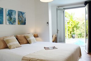 2 bedrooms, desk, iron/ironing board, travel crib