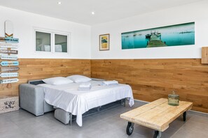 2 bedrooms, iron/ironing board, free WiFi, bed sheets