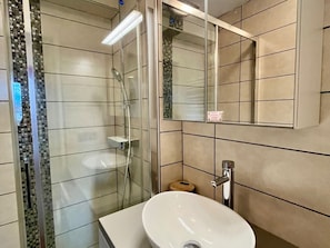 Bathroom - Beautiful modern apartment with balcony and parking (Samoëns)