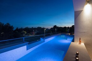 Outdoor pool, a heated pool - Villa Emilia (Medulin)