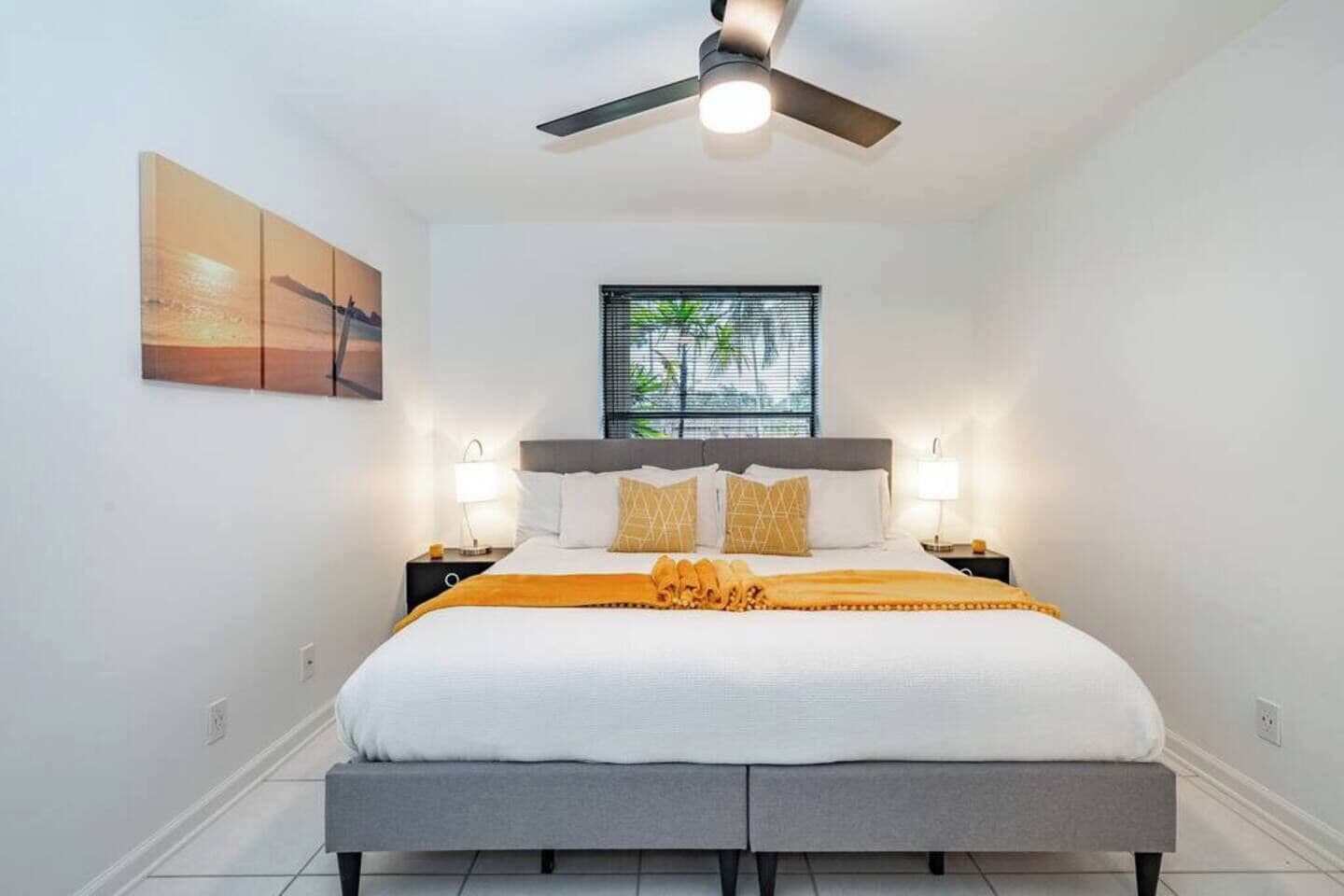 4 habitaciones, tabla de planchar con plancha y cuna de viaje 