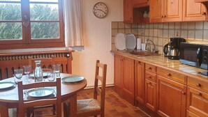 Kaffetrakter/tekoker, kjøleskap, mikrobølgeovn og ovn