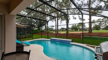 Een verwarmd zwembad