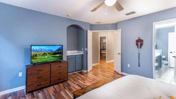 4 Schlafzimmer, Schreibtisch, Bügeleisen/Bügelbrett, Reisekinderbett