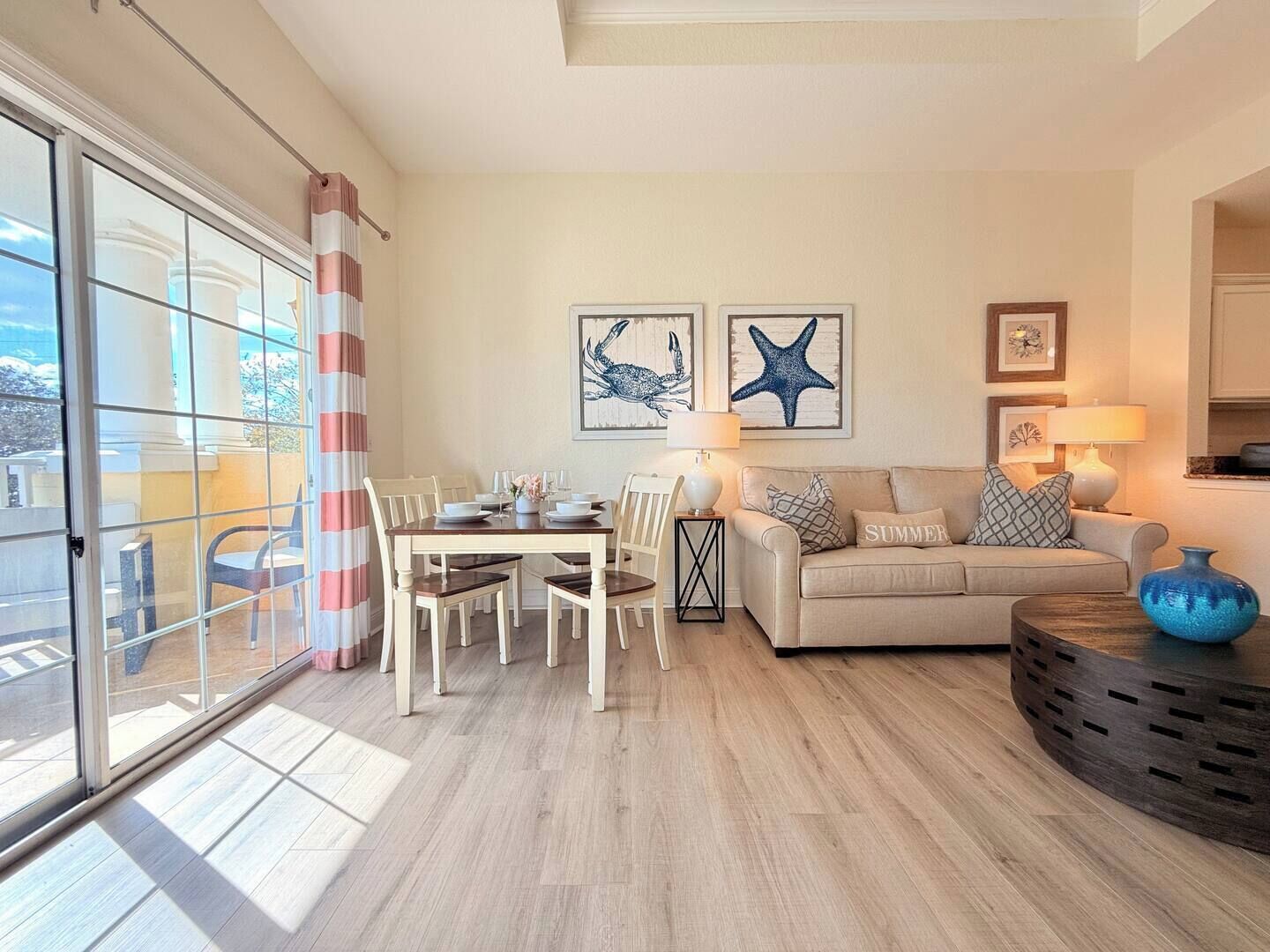 Télévision, jeux vidéo, lecteur de DVD, espaces bureaux