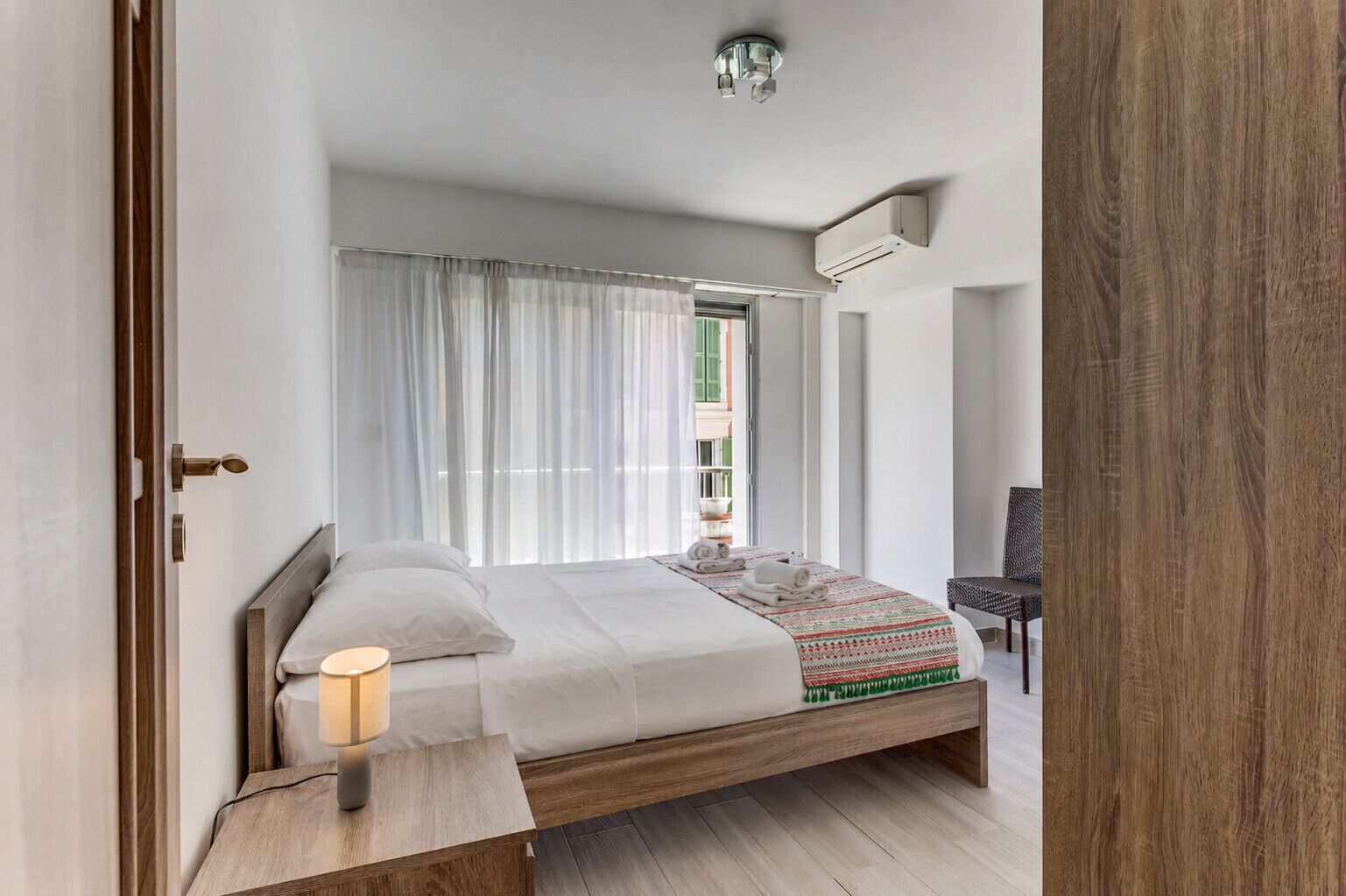1 habitación, tabla de planchar con plancha, wifi gratis y ropa de cama 