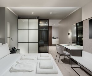 Premium bedding, memory-foam beds, minibar, in-room safe - Ivis 4 Boutique Hotel (Athens)