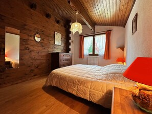 3 bedrooms, iron/ironing board, free WiFi