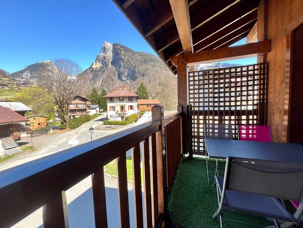 Property grounds - Central apartment with balcony, pets allowed (Samoëns)