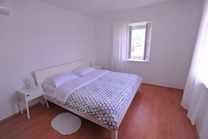 Apartment, Multiple Beds