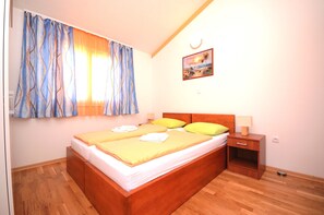 Appartamento, 1 letto queen con divano letto | 1 camera, ferro/asse da stiro, Wi-Fi gratuito, lenzuola