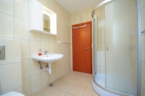 Apartment, 1 Queen Bed with Sofa bed | Bathroom