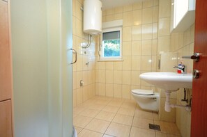 Appartement, 1 grand lit et 1 canapé-lit | Salle de bain